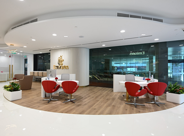 エミレーツ航空、シンガポール初の旗艦店