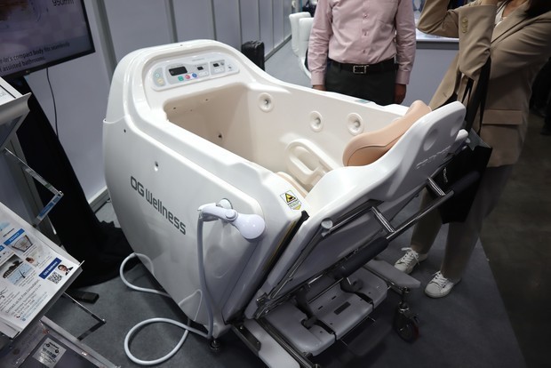 進む高齢化、介護に関心ヘルスケア見本市、先進技術に商機