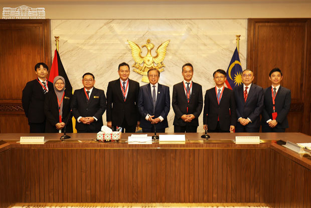 みずほ銀代表団、サラワク州首相を表敬訪問