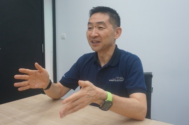 三菱自、第三の戦略車投入26年度に電動車も、越法人社長